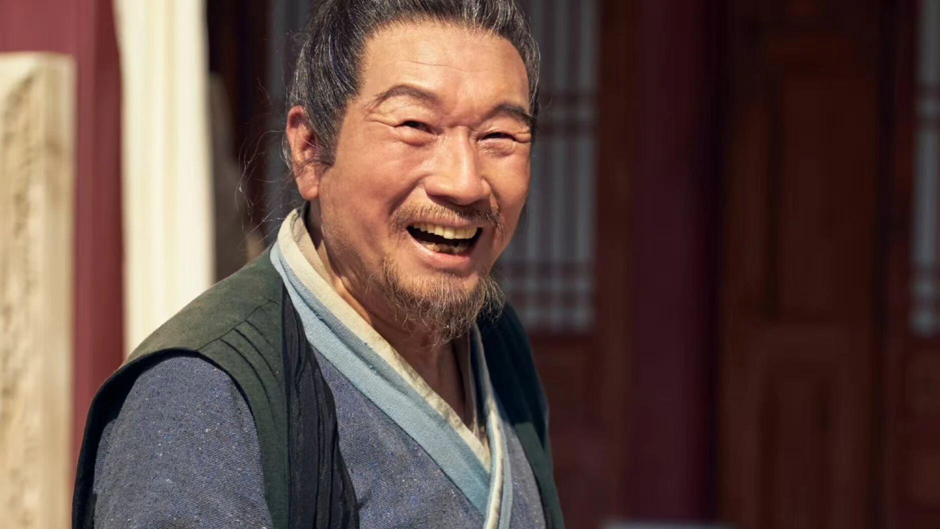 从《庆余年》等到《小城大事》，老戏骨王建国，又一次演活小人物