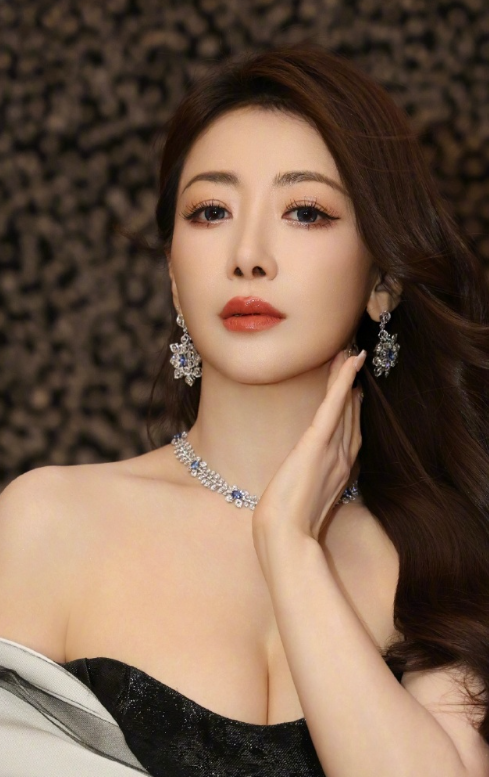 陈紫函的这身材是不是很哇塞，超可以的！