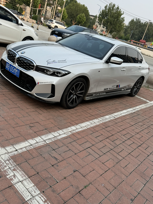 宝马3系马上提一年了的感受
1、加速，这个价格的车，除了奔驰c，其余的都跑不过，