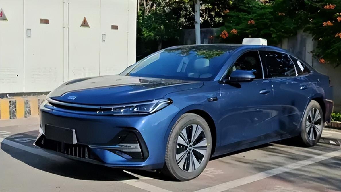 零百加速7.1秒，馈电油耗2.67L！吉利银河A7，性能和省油我全都要