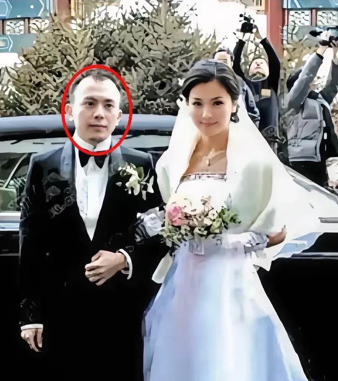 刘涛真是个谜！她明明长得这么好看，怎么会看上又矮又秃的王珂呢？
你说她图王珂的钱
