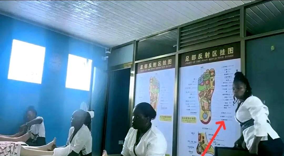 惊到了！
原来中国黑人留学生数量这么可观！
近年来从6万多涨到8万多，虽说比不上