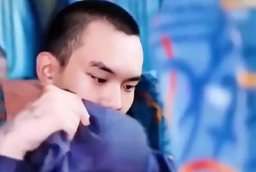 众所周知，从乌克兰战俘营返回的俄罗斯士兵不允许回家，而是被直接送往战壕。
他们被