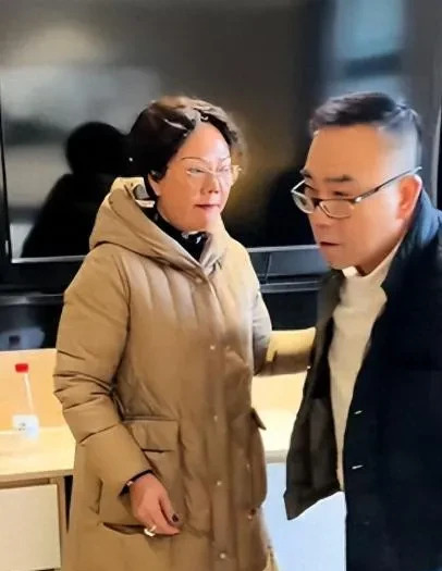 杨议想拜侯宝林为师











太震撼了！杨议竟然想拜侯宝林大师为师！