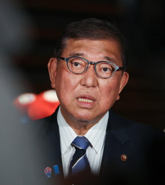 石破：到底是辞，还是不辞…… ​​​
