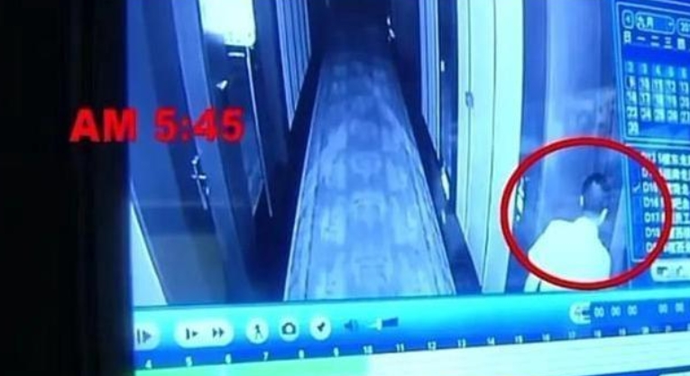 陕西西安，男子和女友一同聚餐饮酒，期间因为女友不胜酒力，男子便将女友先行送回酒店