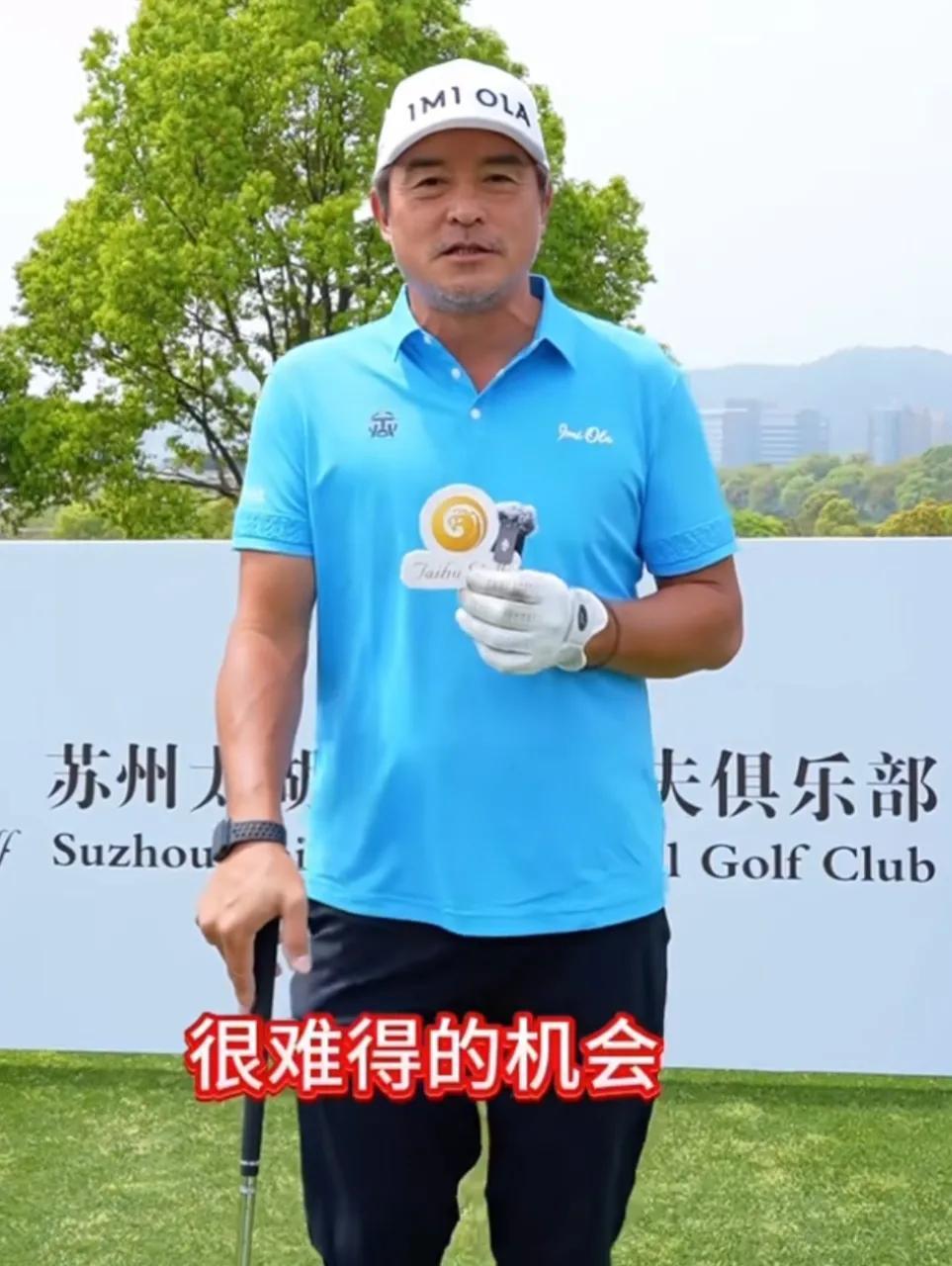 岁月不饶人啊！童年男神怎么老成这样，又黑又憔悴，眼袋好大
他年轻的时候，五官硬朗