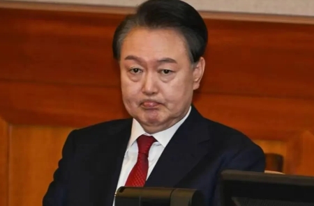 尹锡悦的挣扎：不体面的背后，其实是“求生本能”？
近日，前韩国总统尹锡悦的举动引