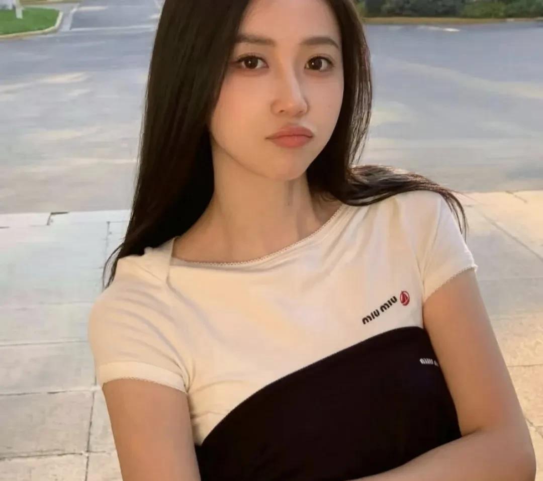 看了宣云的几个vlog，虽然她老公不出镜，但是都在镜头外和她互动，所以她和潘玮柏