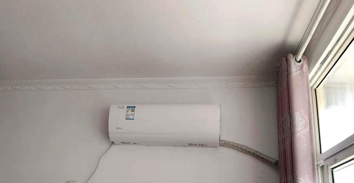 我老公这个人还是有点远见的！

上次他下单买的1400一台的这个美的空调，隔