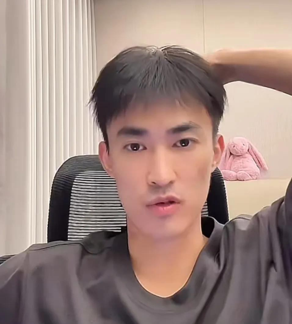 平野美宇教练张成：“女双主要打的是步法和弱点。正手好一般都是步伐好啊。反手大家看