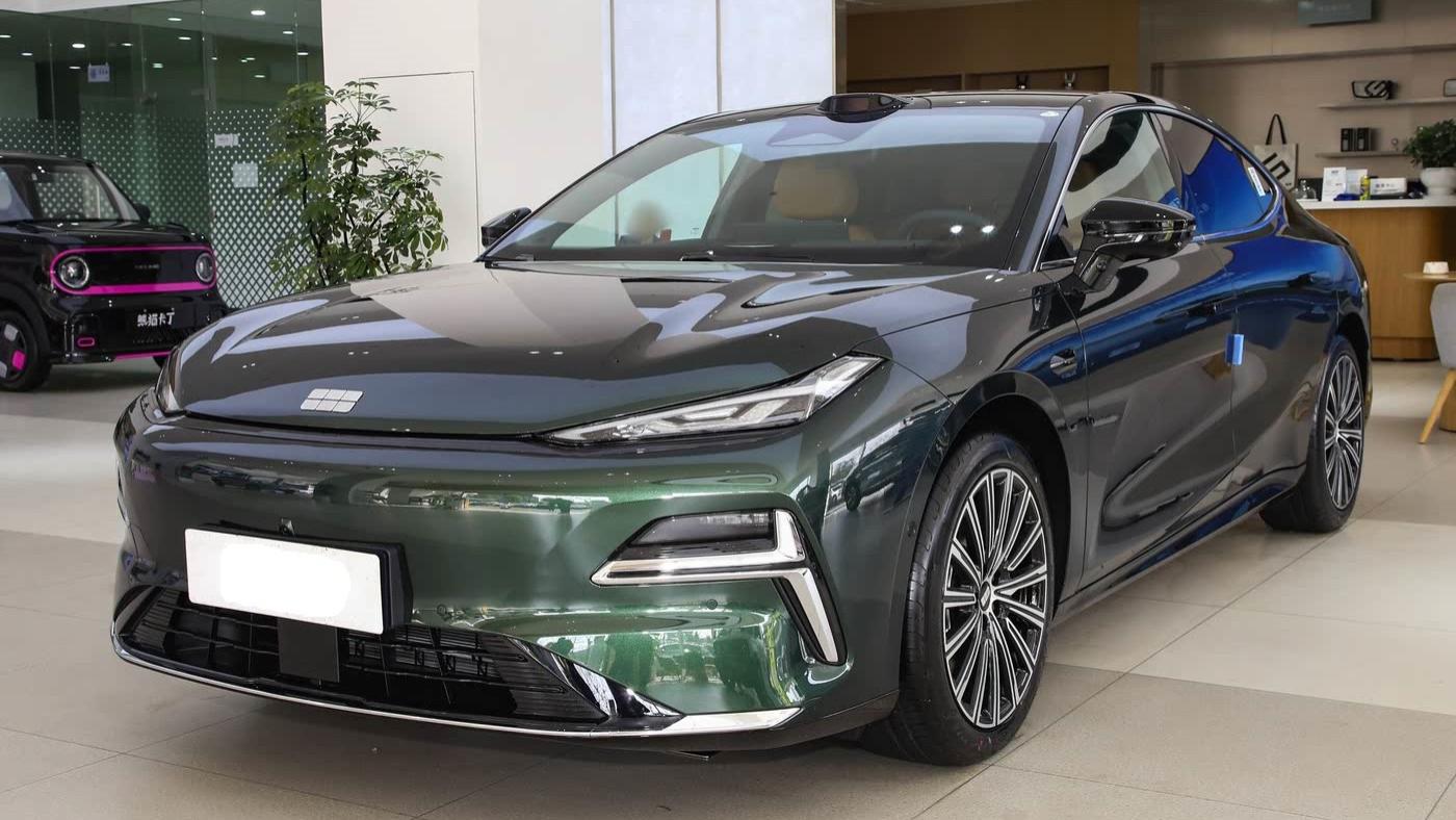 吉利“杀手锏”上市仅11.58万起，尺寸超比亚迪汉，配行政级后排