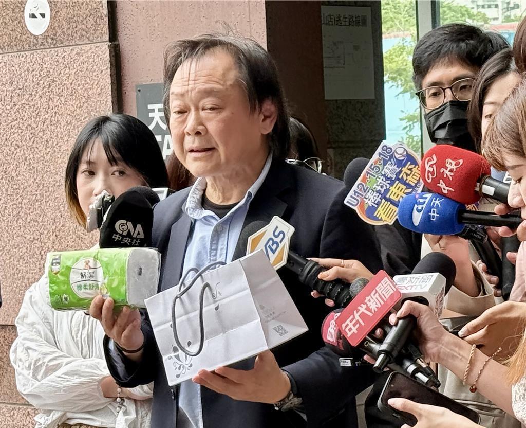 大罢免失败检讨 王世坚带卫生纸送柯建铭 要他做一件事
民进党今天召开大罢免投票后