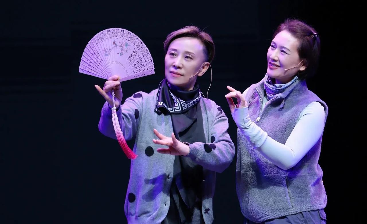 越剧“中生代”中最受越剧迷青睐的六位名家。
小生组：吴凤花、钱惠丽、王君安，目前