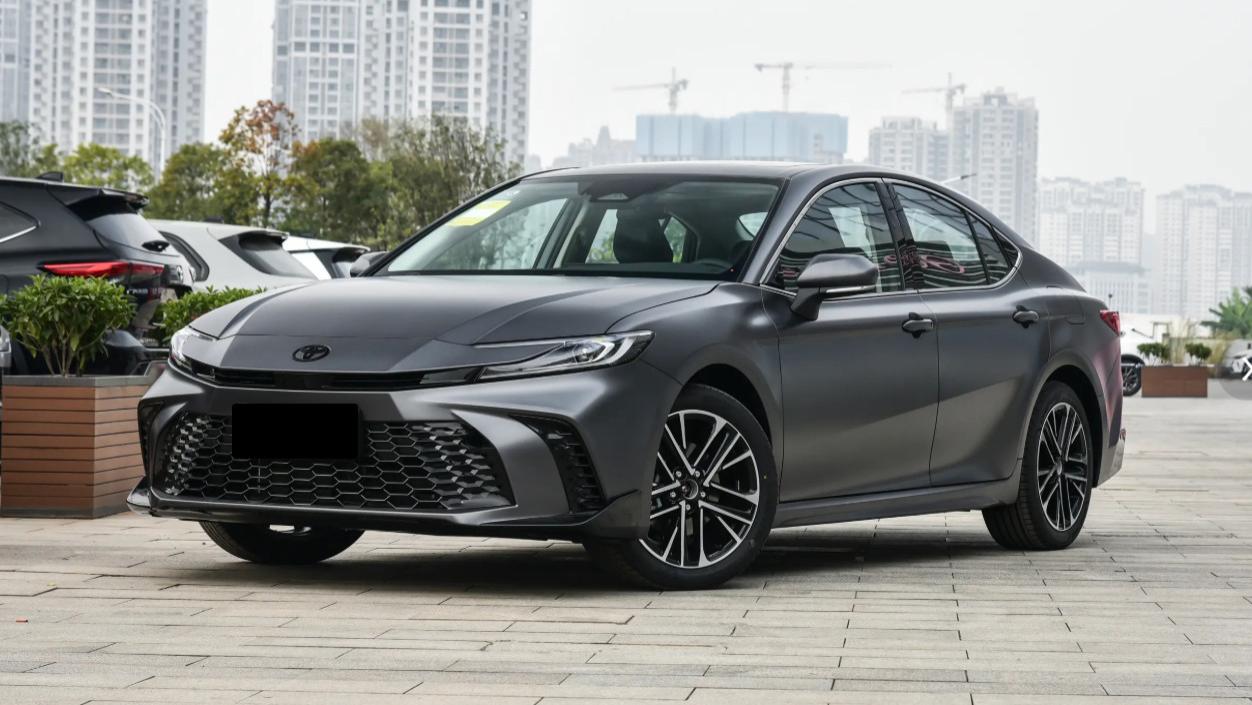 2026款凯美瑞上市：卖19.48万，油耗4.5L，贵3000元只为买个漆？