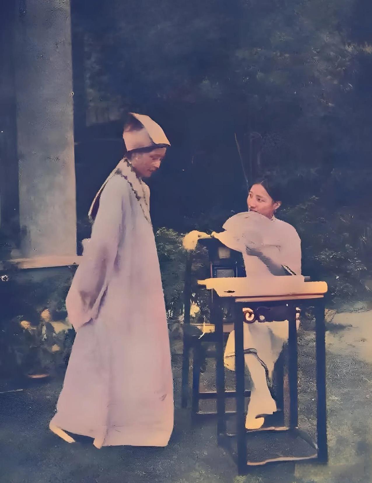 这是1927年拍摄的一张非常珍贵的照片。红遍民国的两大摩登女郎，南唐北陆同时亮相