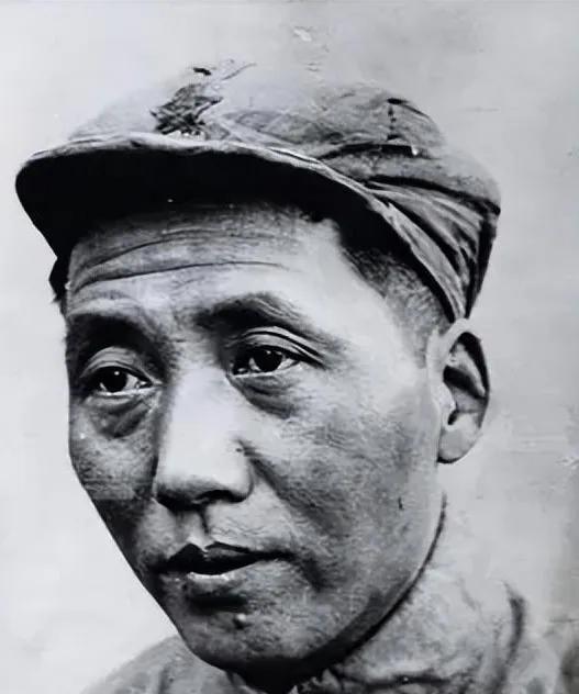 毛主席走完长征，人瘦到面容脱相，看着都让人心疼。他们从江西瑞金出发，走完两万五千