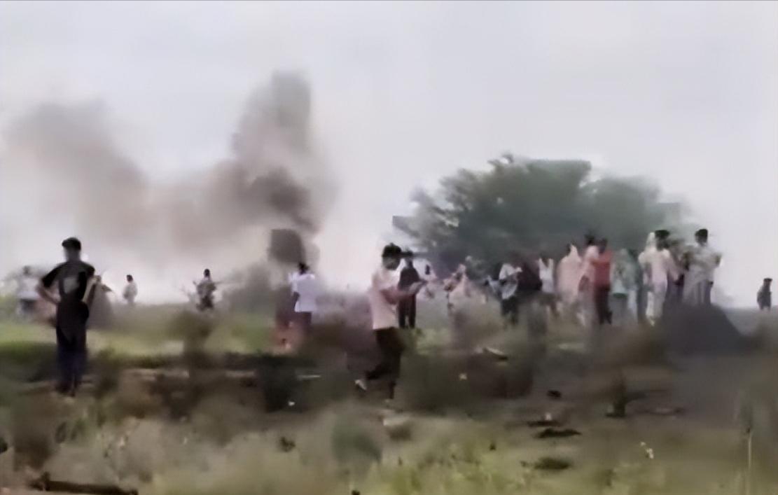 快讯！央视新闻，印度一空军战机又又坠毁了。 当地时间9日，一架印度空军战机在印度