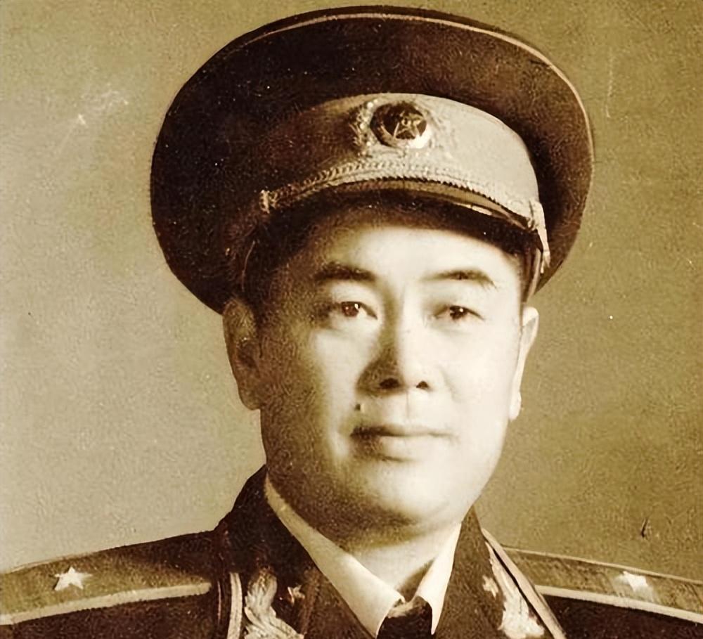 1985年福州军区被撤，司令员江拥辉远赴北京开会，却发现自己并无新任命，回到福建