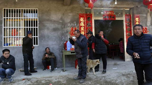 父母相继去世后，我才明白：为什么老一辈人拼了命都要生个儿子