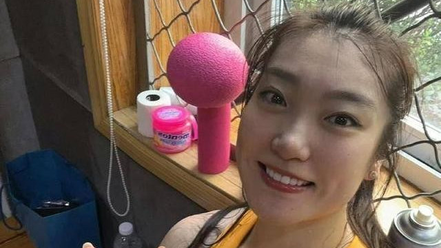 李梦“美妆风波”：中国女篮的传统与现代之困