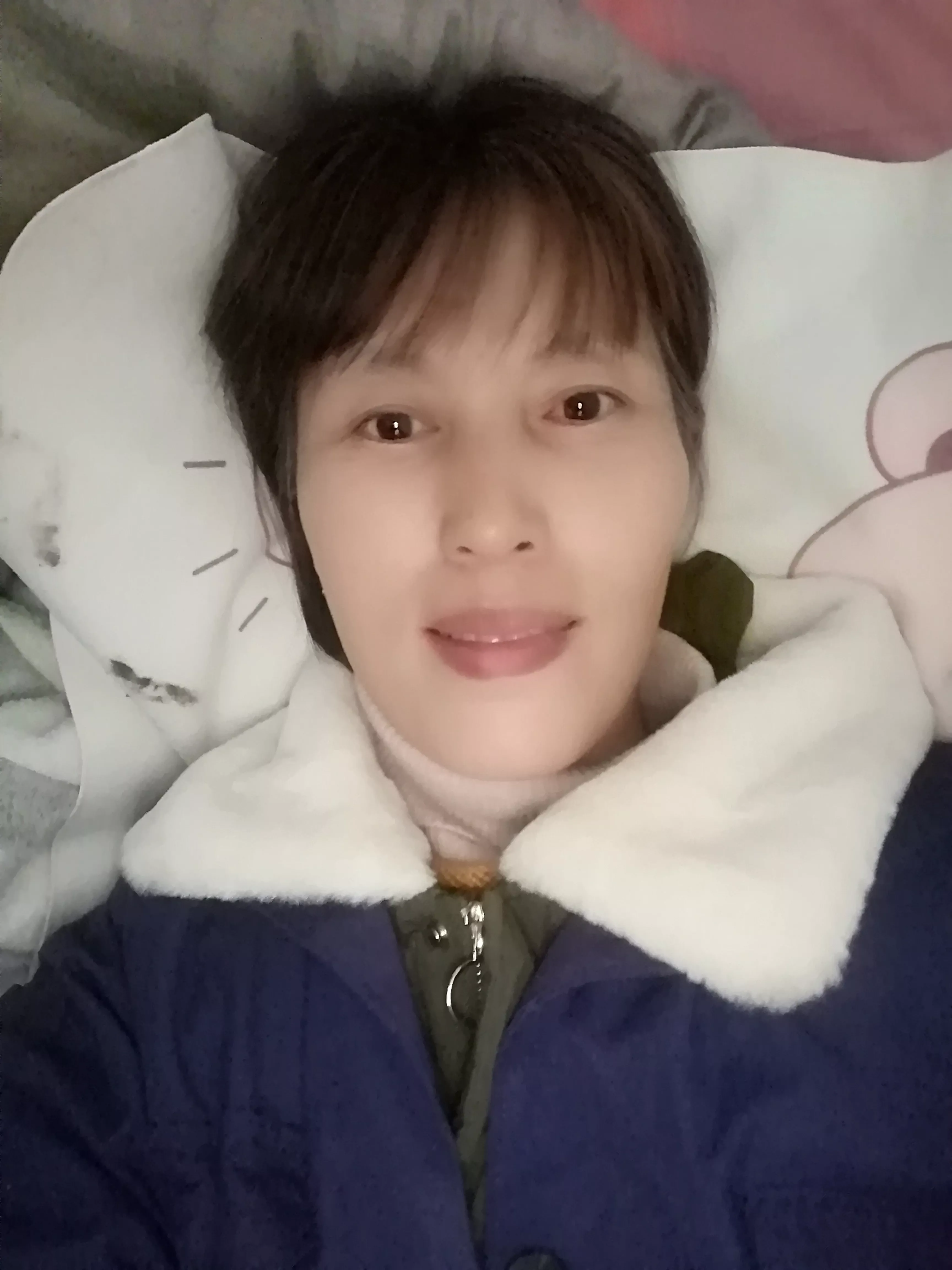 51岁单身的我，是脑子有问题了吗？

一会儿想找个伴，一会又觉得单身挺好。

有