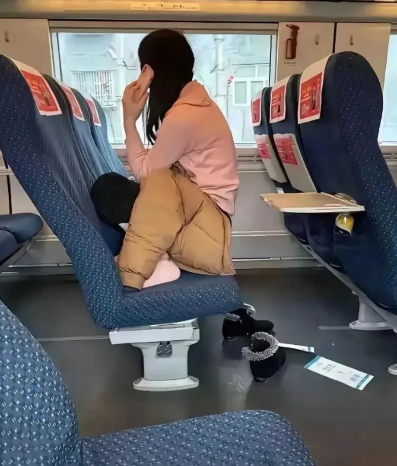 她是怎么可以做到，旁若无人的