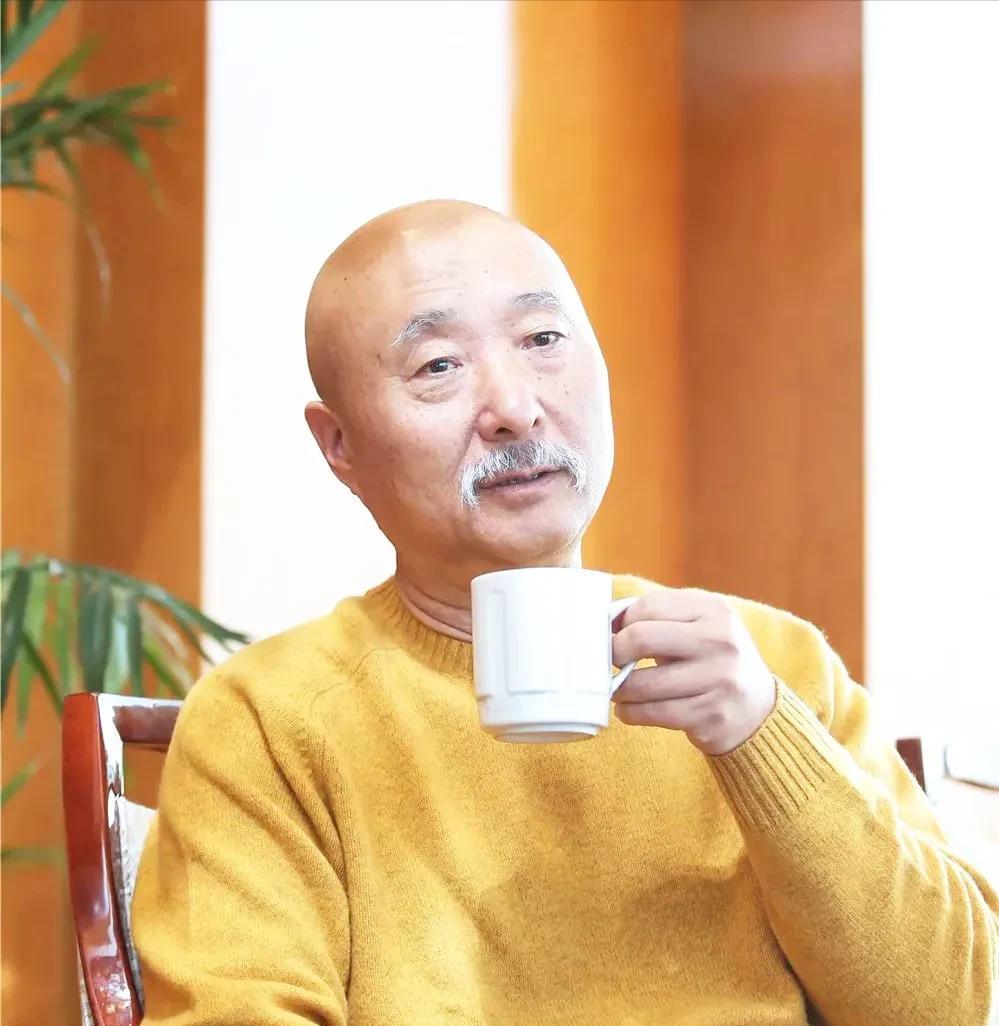 黄渤这波赌又赢麻了！是真的聪明！
《戏台》刚火，就有人扒出他早把合同里2000 