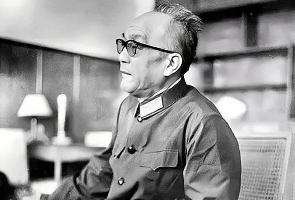 1980年梁兴初返回北京，叶帅给他两个选择，梁兴初：我一个也不选
“1980年3