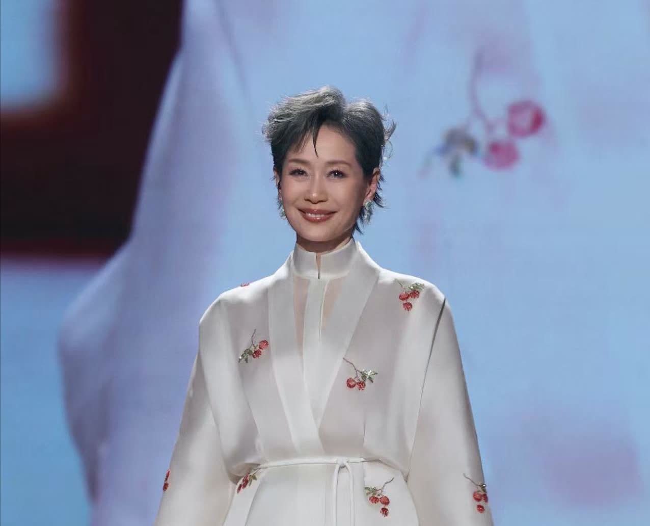 许仙扮演者叶童凌晨发文：不再参与《新白娘子传奇演唱会》
5月25日凌晨，叶童发