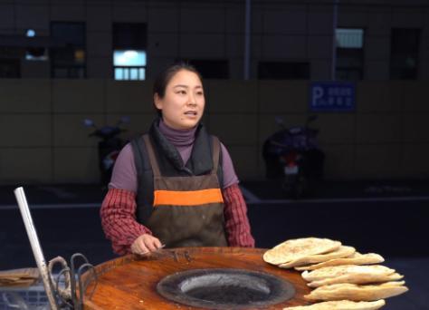 “没人敢娶！”2022年安徽，一33岁女子卖烧饼每天4点半起床，11点睡觉，每天