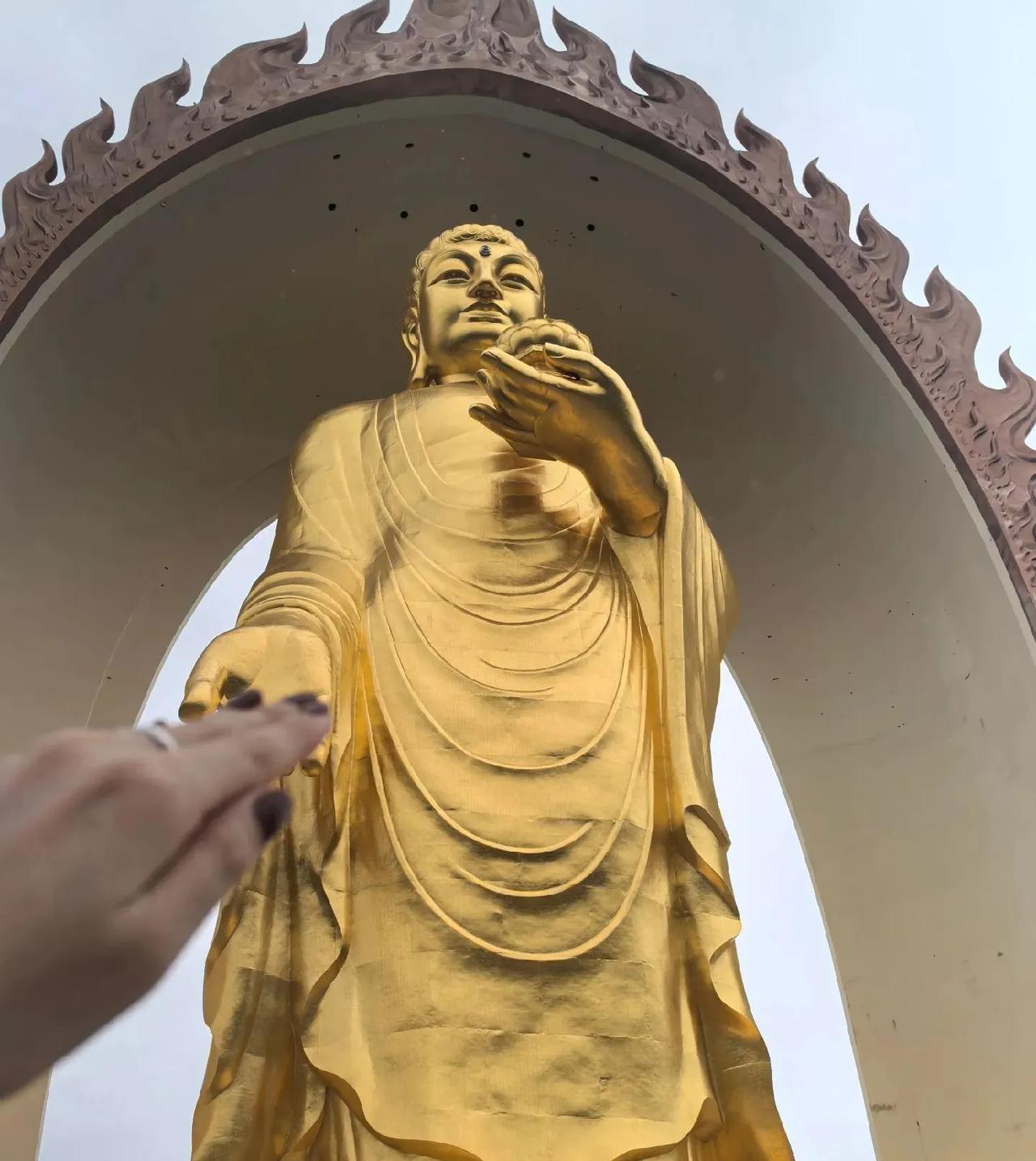 无论男女，姻缘不要去强求。
这世上的事都有因果轮回，是你的缘分，老天早晚会给你安
