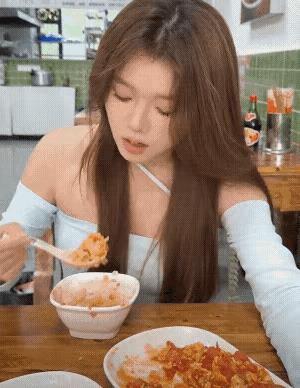 吃个饭都分不开呀。