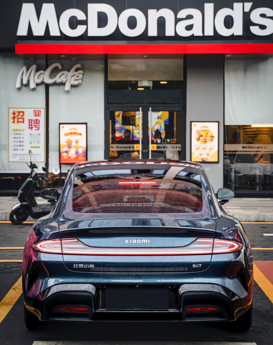 小米 Su7 改装案例
19 寸轮毂拆盖子 贴黑色膜或者喷漆熏黑 轮毂换大号的或