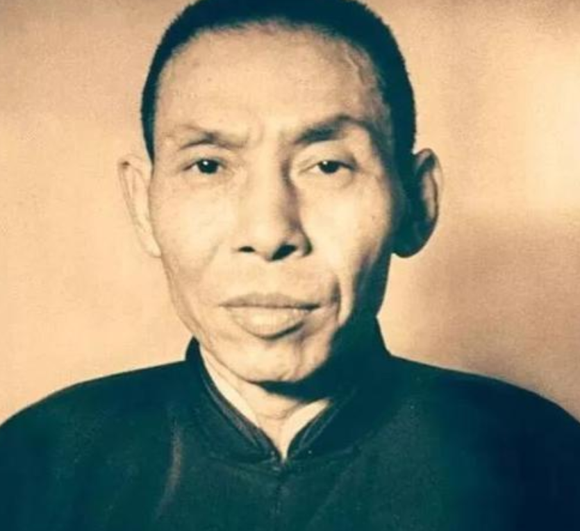 1946年，黑帮大佬杜月笙对司徒美堂说：“蒋叫你当，你就要当，他不是好惹的人。”