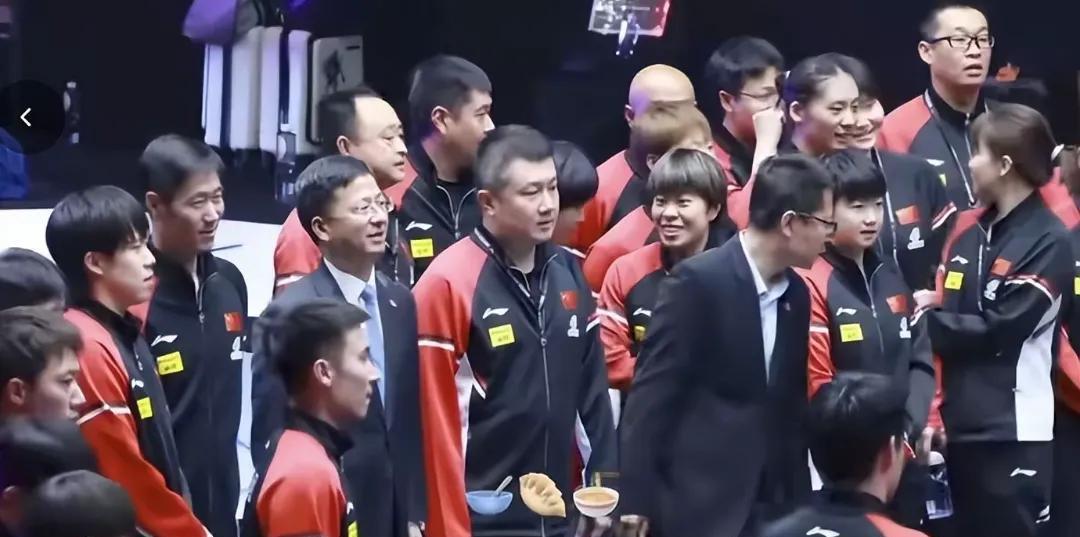 美国大满贯赛赛后孙颖莎居然还要站在中间，难度不知道自己的单打成绩是止步十六强，这
