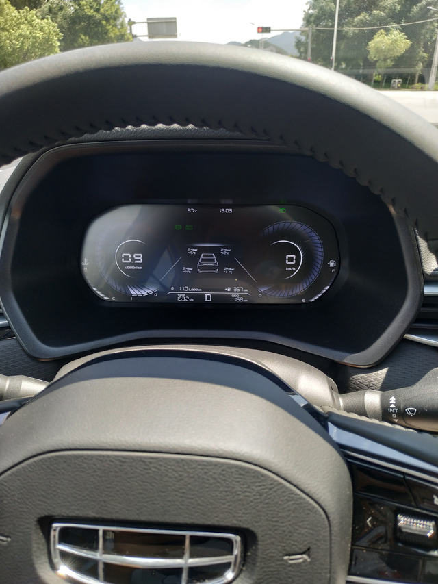 四代帝豪油耗
刚提车一周时间，目前油耗没下过10，这正常吗，第四代帝豪尊贵版