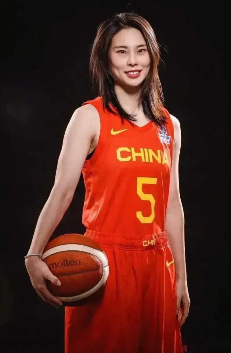 101：55！女篮热身赛大胜波黑队，九个问题你知道吗？
  一、为什么李梦没上场