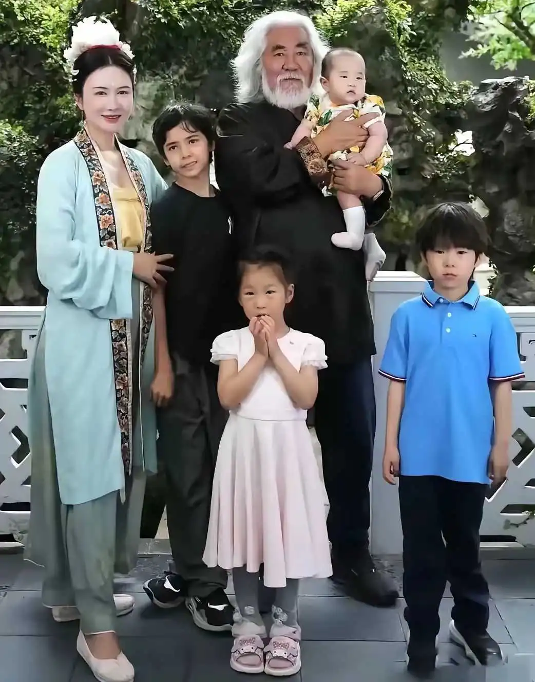 是金钱乱了年纪，大棚乱了四季
