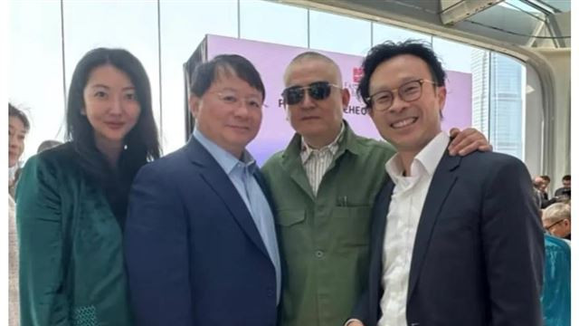 章泽天在香港遇见马云，邓文迪和赌王四太也在，她还和刘嘉玲聚餐