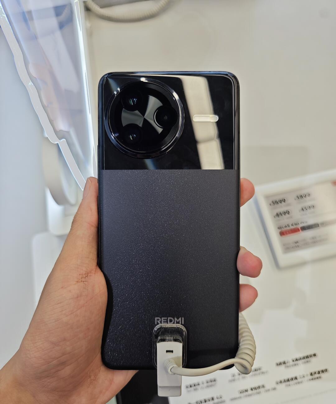 浅谈红米K80 Pro
在去年红米K80系列刚上市的时候，我才讲解完K80的浅谈