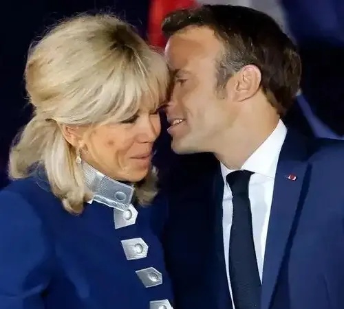 谁也不能贬低我妻子！



法国总统马克龙竟然对美国黑人女网红提起诽谤诉讼，起因