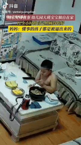 “懂事的让人心疼！”山东烟台，一幼儿园大班男孩因父母周末要上班，只好自己待在家里