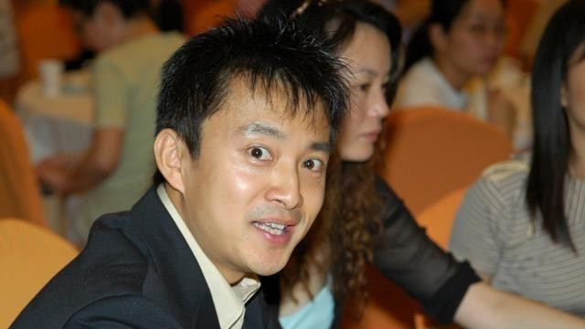 回顾亚宁：当红时转型幕后，52岁未婚，成了商业大咖