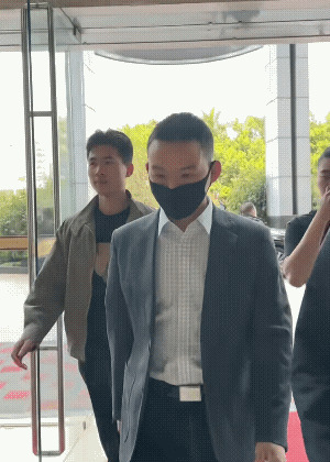 谢浩男认亲宴军人气质引热议











不敢相信！谢浩男真的回家了！曾