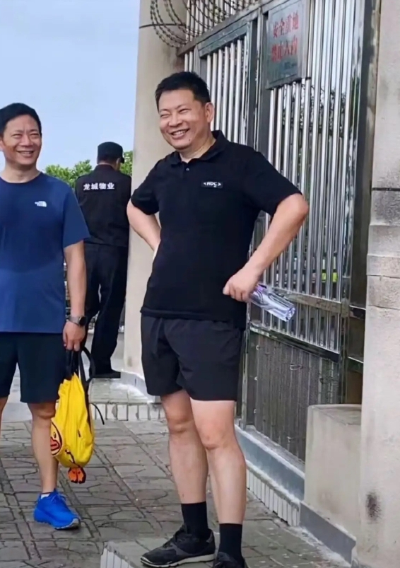 余承东最大的问题在于“太实在”，有啥说啥。说得文艺些，就是情商不高，不懂变通，不