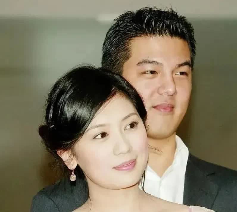 孙志浩好像小说里的渣男前夫 ，贾静雯的易孕体质帮他怀上了孩子，他们家觉得梧桐妹是