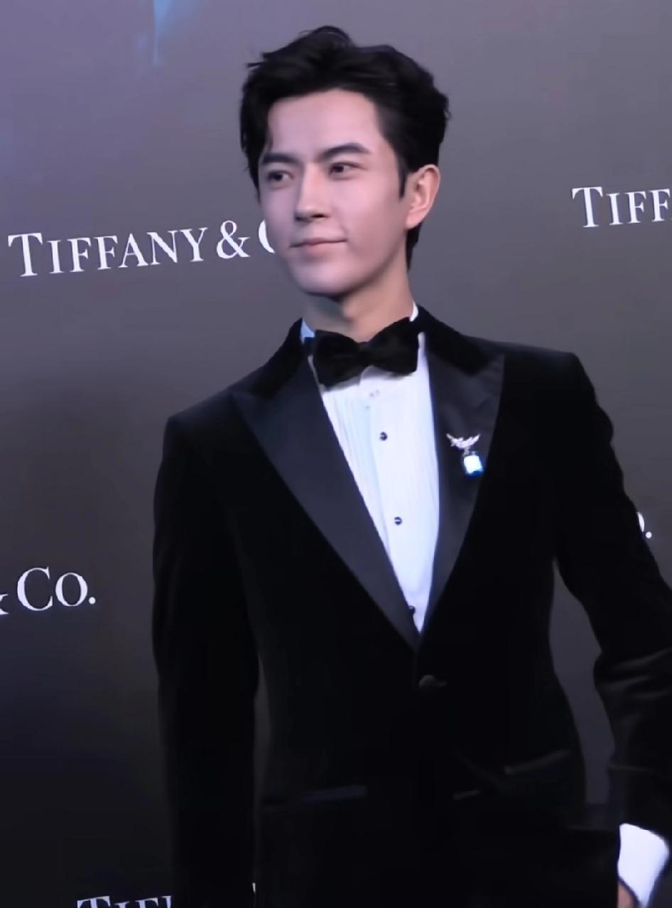 太老实内向的人真的不适合混娱乐圈，钱赚的差不多退圈就好了
这个视频中于朦胧，在装