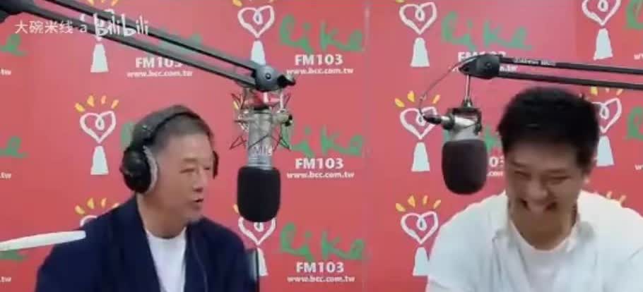 王伟忠上来就是一句：你现在在内地很火艾，有考虑搬去大陆发展吗？
葛斯齐受邀做客