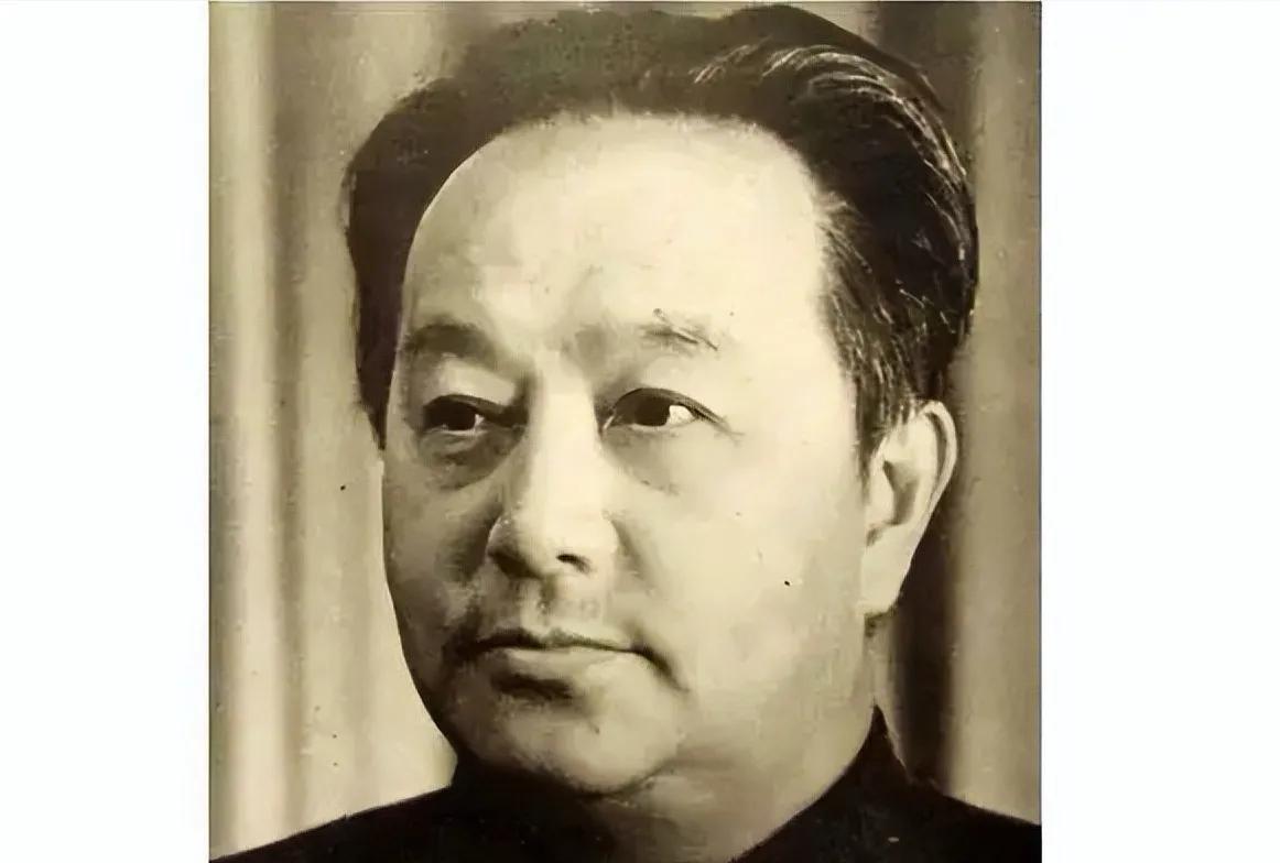 1943年5月，王明、孟庆树夫妇开始散播“中央有人通过医生要毒杀王明”的震撼消息